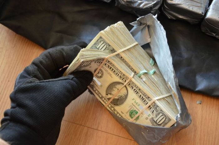 Сюрприз внутри двери автомобиля