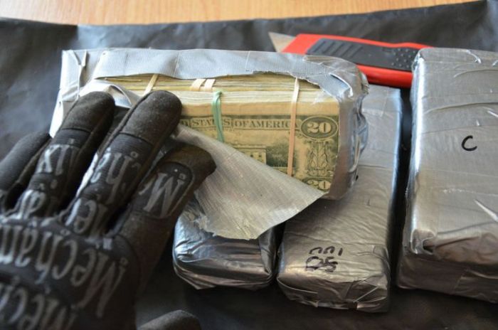 Сюрприз внутри двери автомобиля