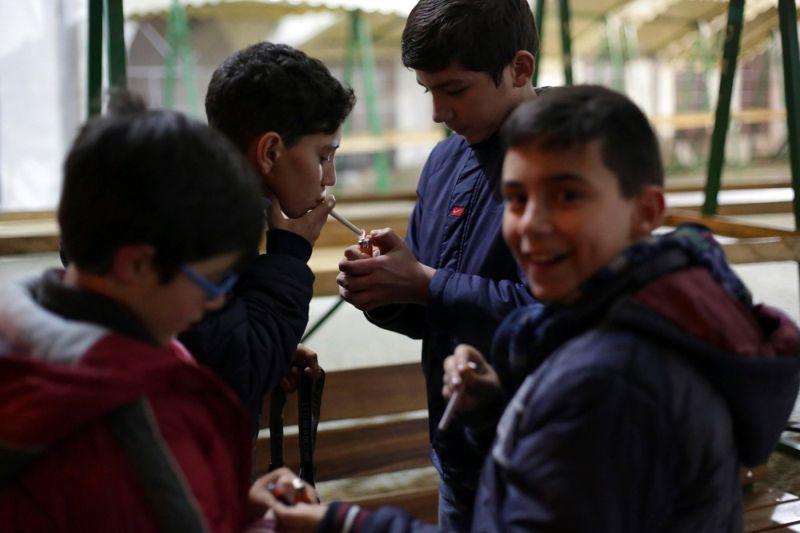 Праздник курящих детей в Португалии