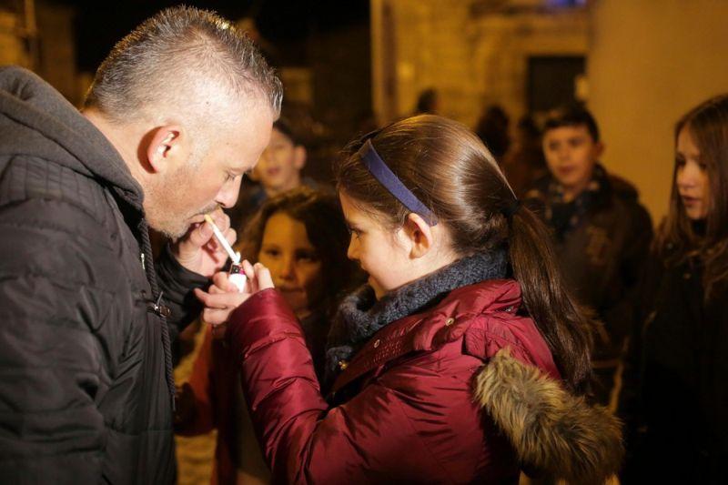 Праздник курящих детей в Португалии