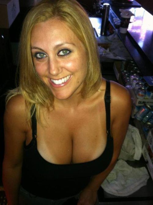 Девушки с красивой грудью (43 фото)