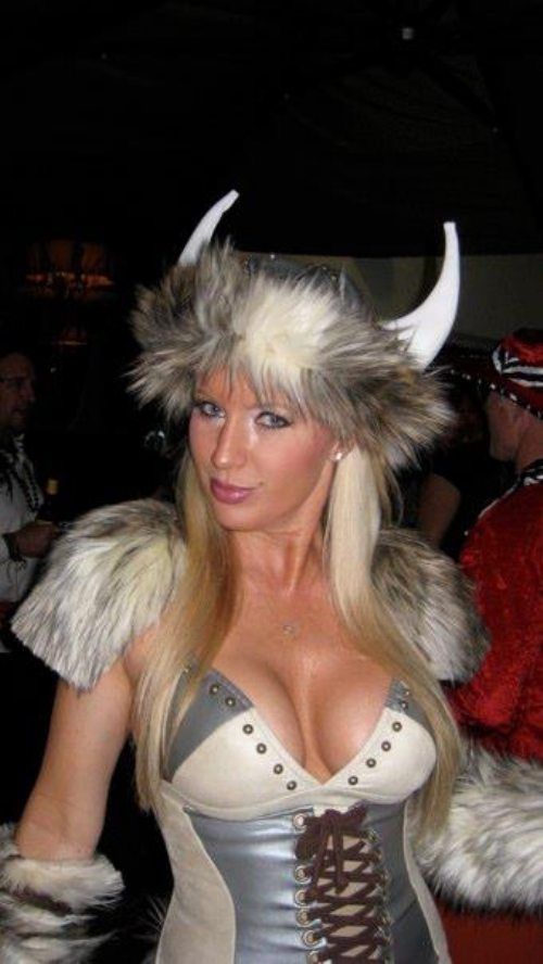 Девушки с красивой грудью (43 фото)