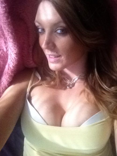 Девушки с красивой грудью (43 фото)