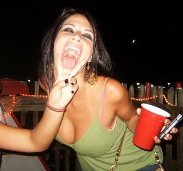 Девушки с красивой грудью (43 фото)