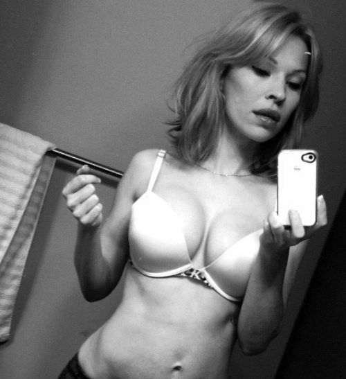 Девушки с красивой грудью (43 фото)