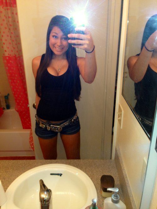 Девушки с красивой грудью (43 фото)