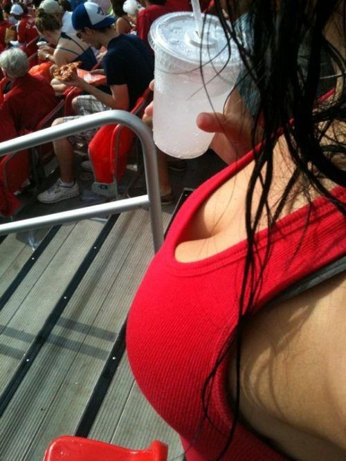 Девушки с красивой грудью (43 фото)