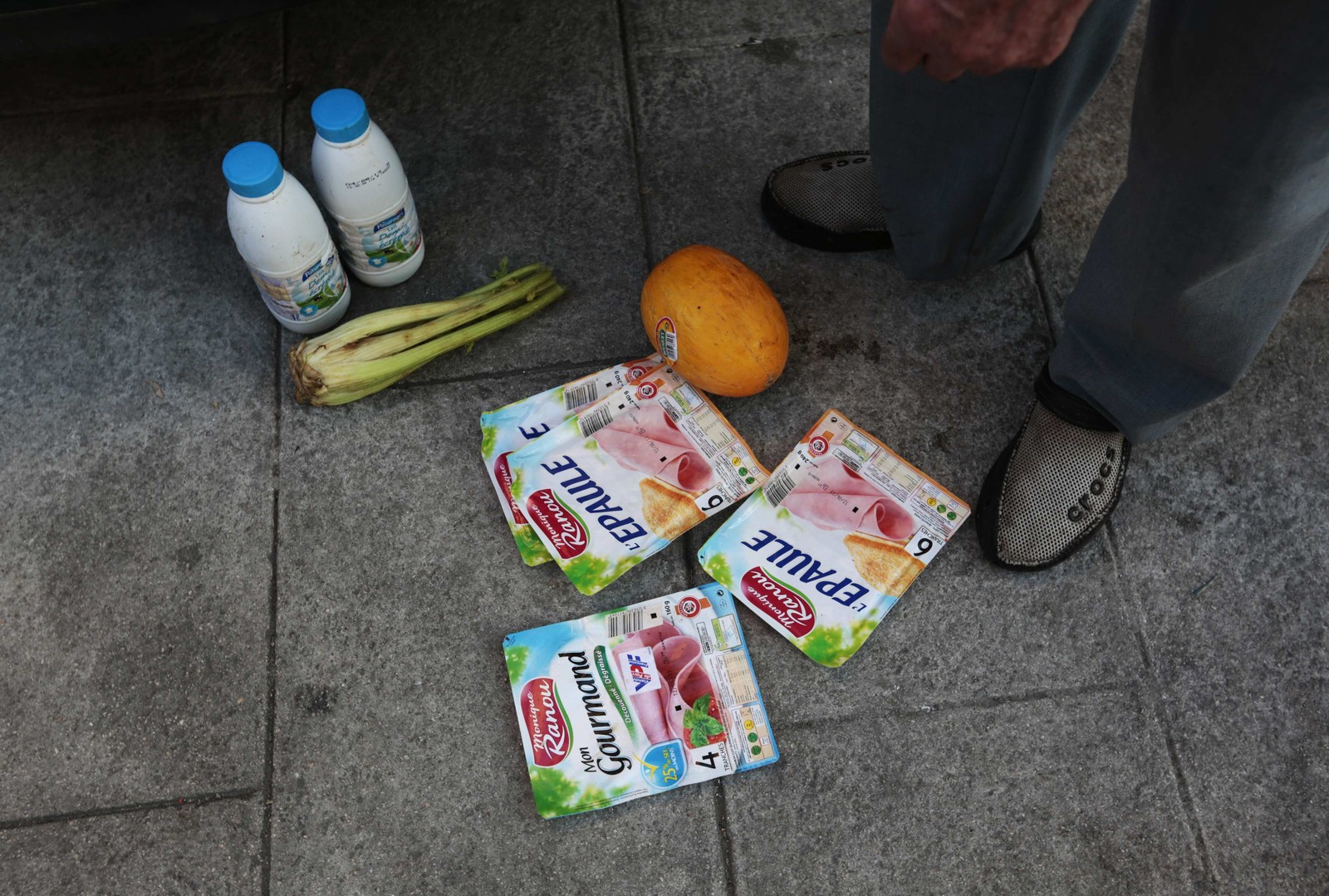 Француз питается отходами с мусорки