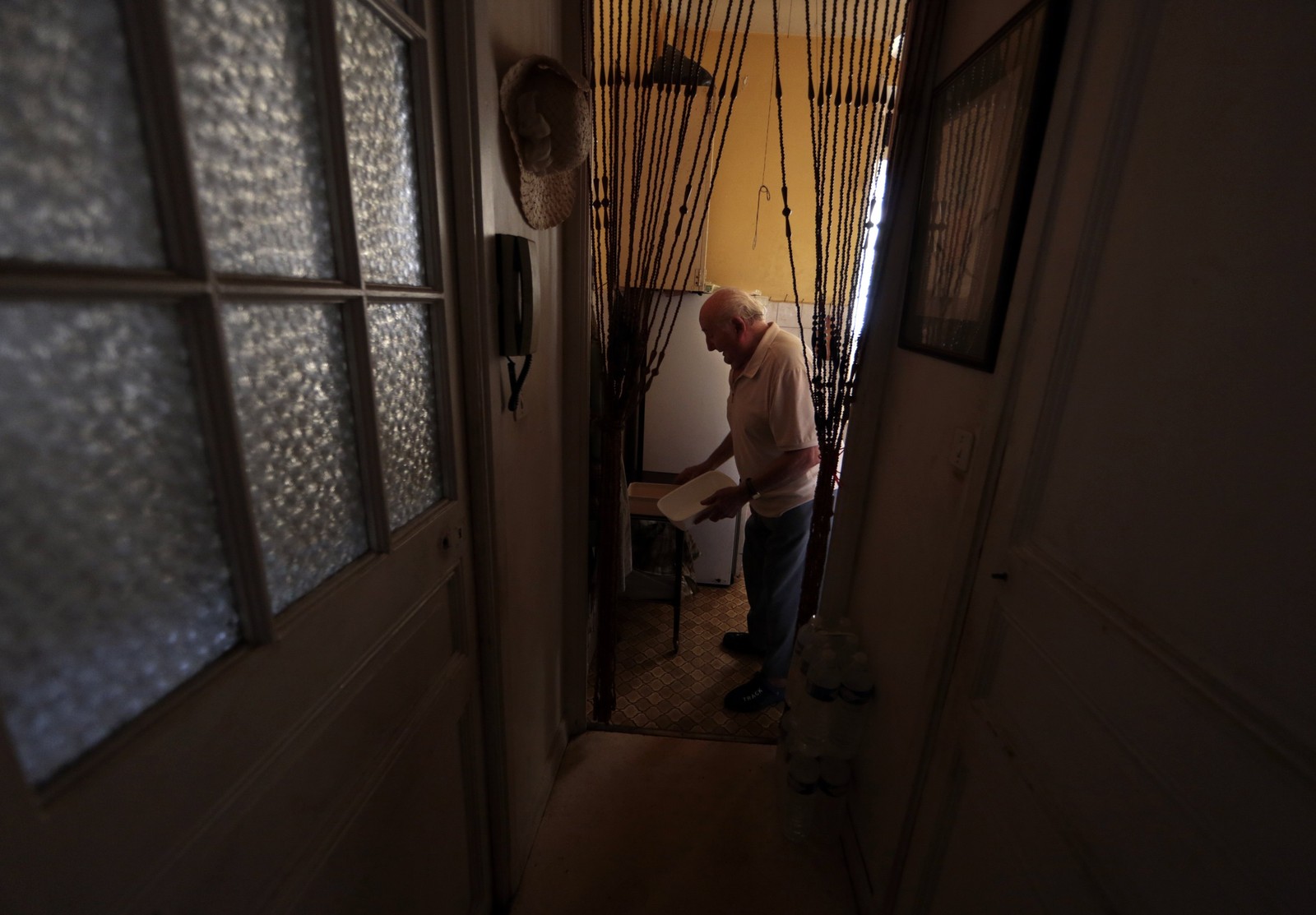 Француз питается отходами с мусорки