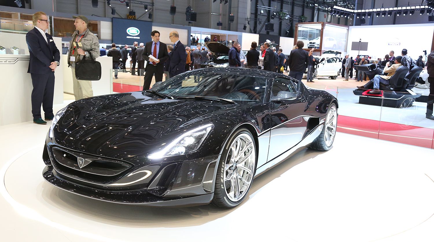 Яркие новинки автосалона в Женеве