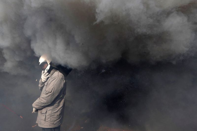 Яркий и опасный фестиваль фейерверков в Тайване