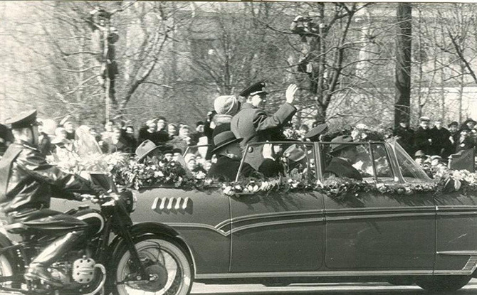 Юрий Алексеевич Гагарин – первый космонавт Юрий Алексеевич Гагарин – первый космонавт