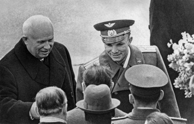 Юрий Алексеевич Гагарин – первый космонавт Юрий Алексеевич Гагарин – первый космонавт