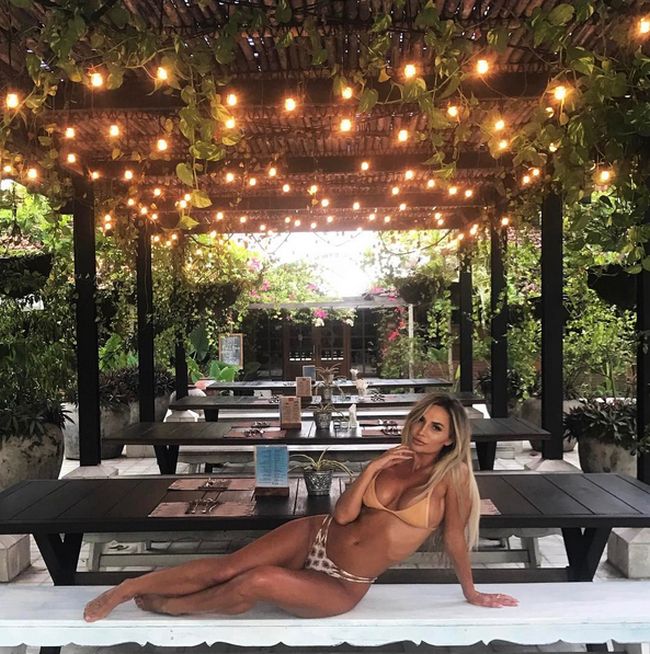 Розанна Аркл - модель, живущая за счет подписчиков в «Инстаграм»