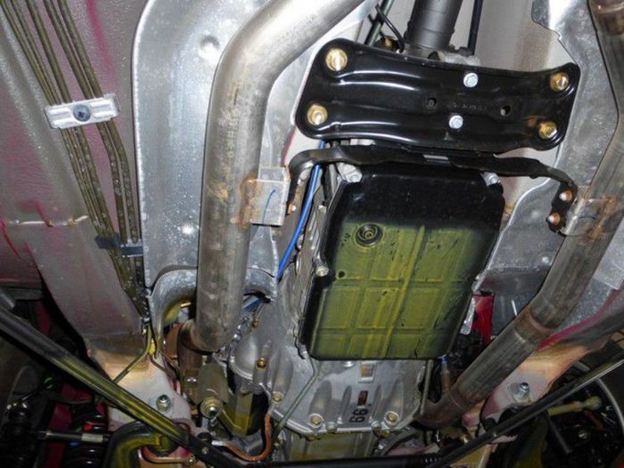 В Великобритании продается Mercedes-Benz SL 500, простоявший в гараже 20 лет