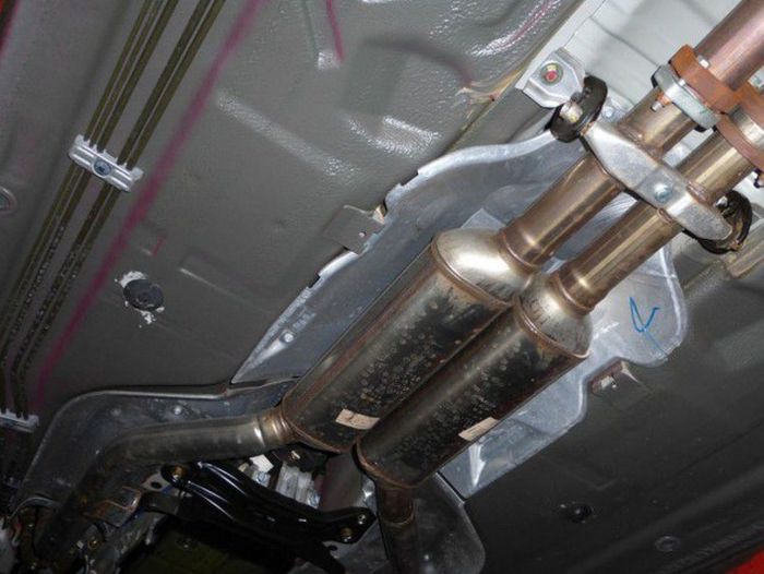 В Великобритании продается Mercedes-Benz SL 500, простоявший в гараже 20 лет