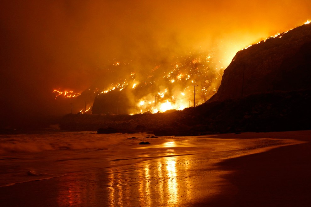 Лесные пожары в Калифорнии, пожар в Лахоре и взрыв поезда под Ростовом