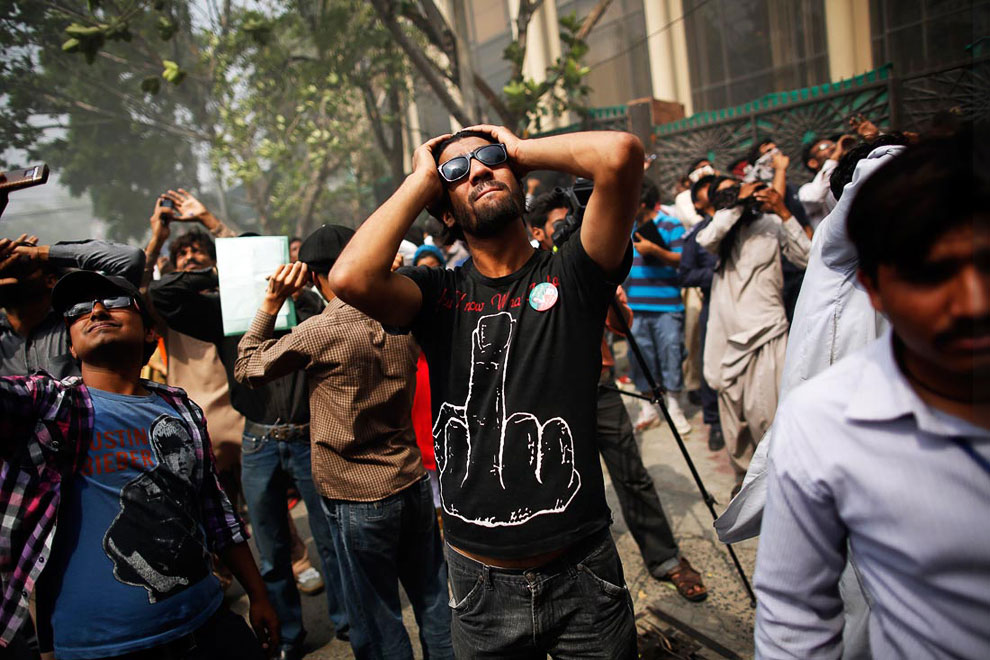 Лесные пожары в Калифорнии, пожар в Лахоре и взрыв поезда под Ростовом