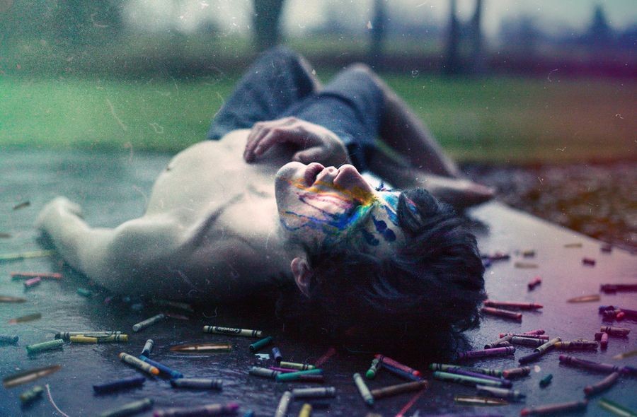 Драматичные автопортреты 19-летнего романтика