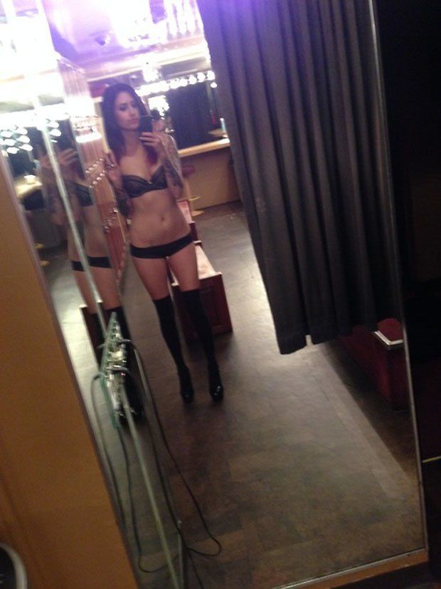 Самострелы стриптизерш (62 фото) Самострелы стриптизерш (62 фото)