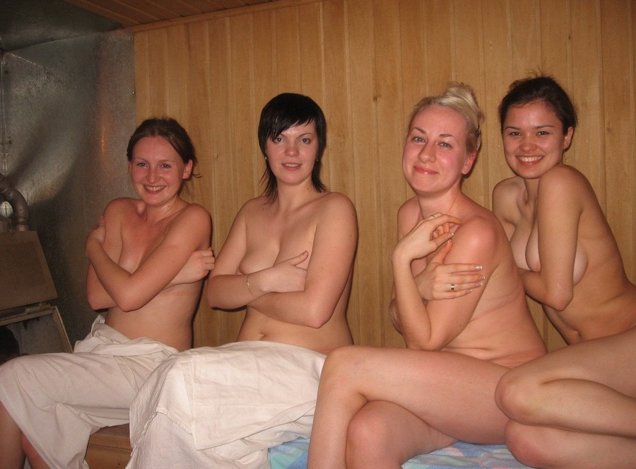Девушки в бане