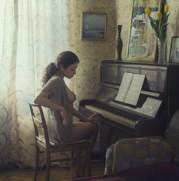 Очаровательные девушки занимаются своими домашними делами. НЮ