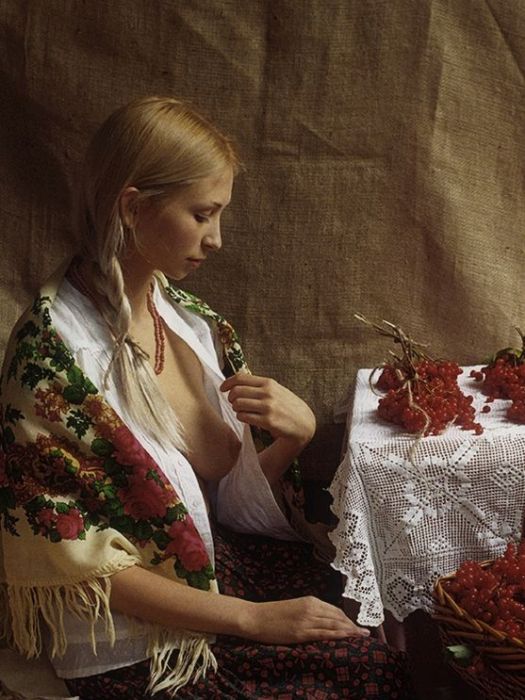 Очаровательные девушки занимаются своими домашними делами. НЮ