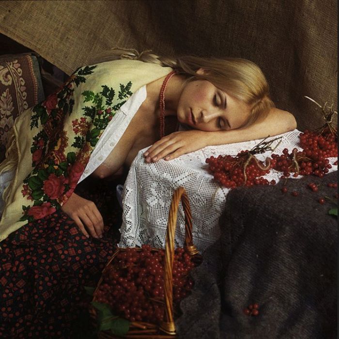 Очаровательные девушки занимаются своими домашними делами. НЮ