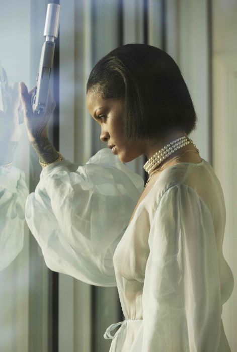 Обнаженная Рианна на съемках клипа Needed Me. НЮ