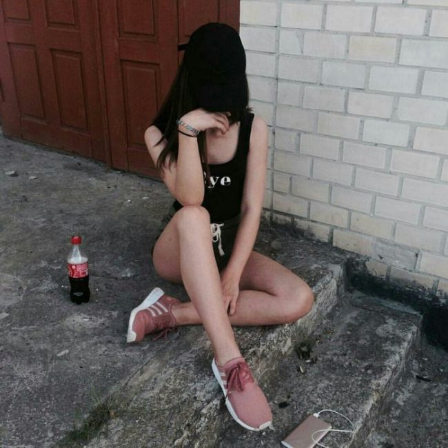 Милые пользовательницы социальных сетей