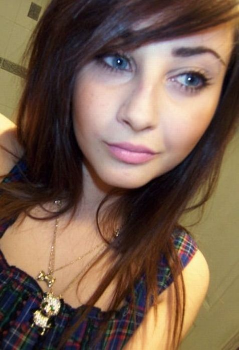 Милые пользовательницы социальных сетей