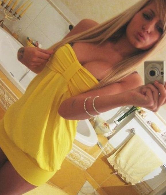 Милые пользовательницы социальных сетей