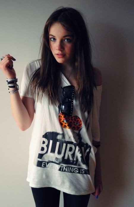 Милые пользовательницы социальных сетей