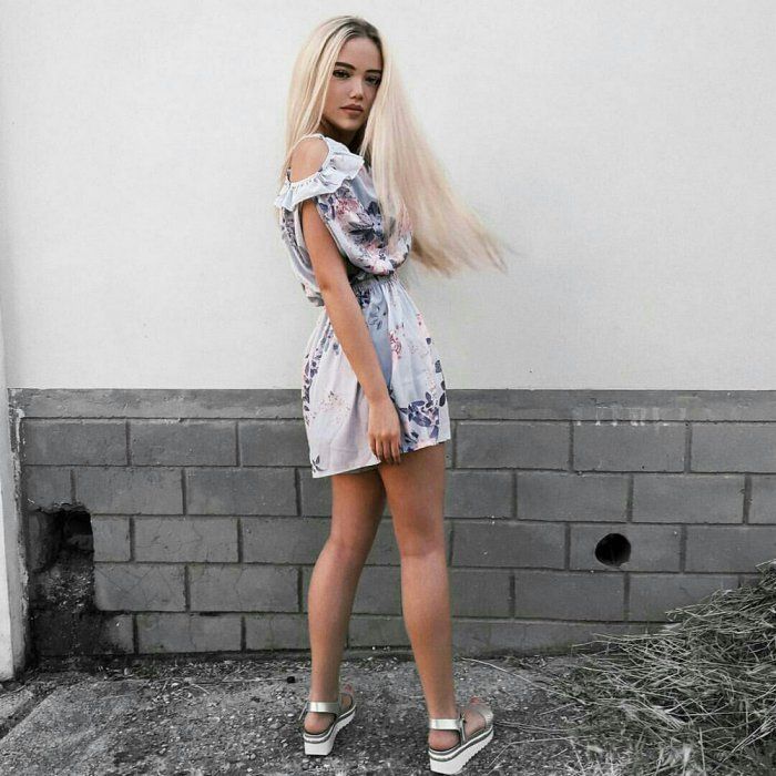 Милые пользовательницы социальных сетей