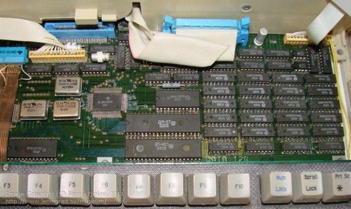 Первый советский ноутбук (13 фото)