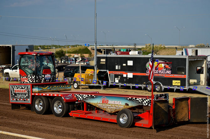 Трактора на стероидах или гонки по-техасски Трактора на стероидах или гонки по-техасски