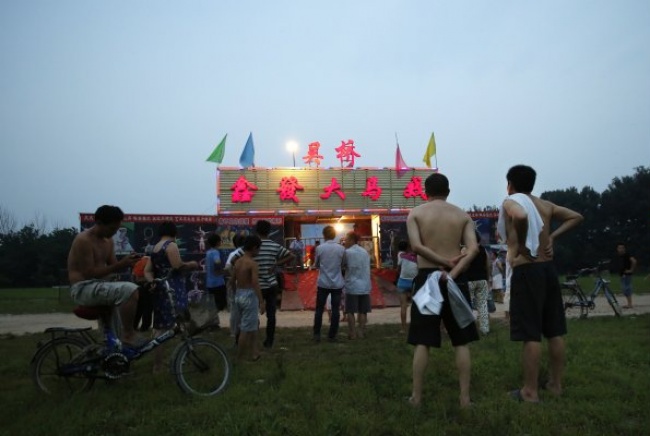 Фотограф Ким Кён-Хун показал, насколько велика пропасть между жизнью богатых и бедных людей в Китае