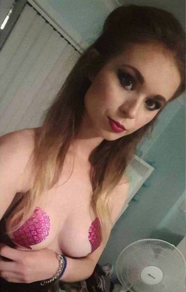 Девушки без бюстгальтеров