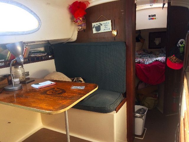 Затонувшая яхта и спасенный друг Затонувшая яхта и спасенный друг