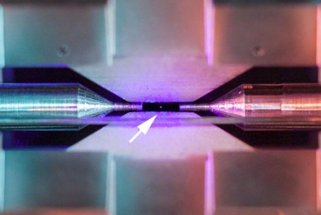 В конкурсе научных фотографий победило изображение одинокого атома