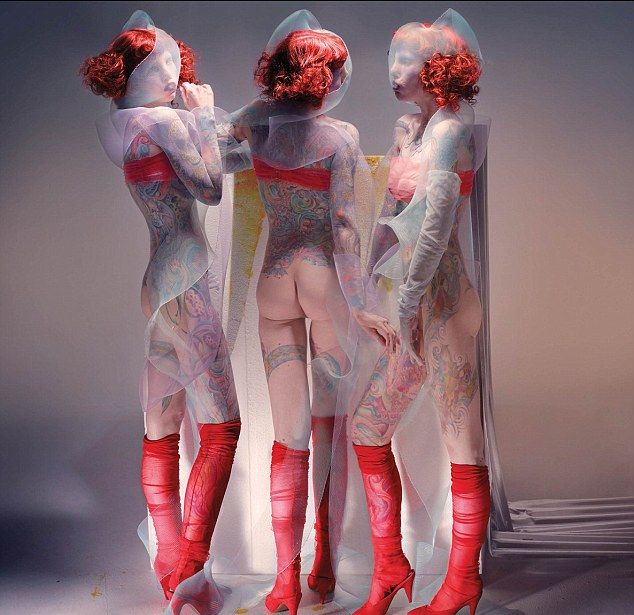 Жутковатая фотосессия модели с кошачьим синдромом