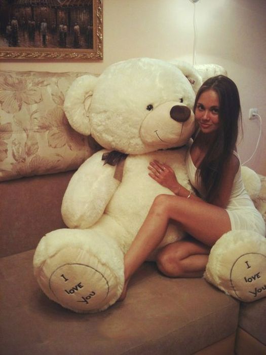 Девушки с мишками