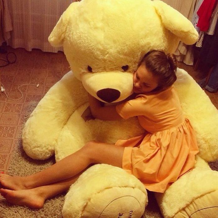 Девушки с мишками