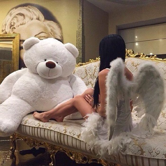 Девушки с мишками