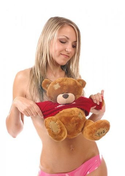 Девушки с мишками