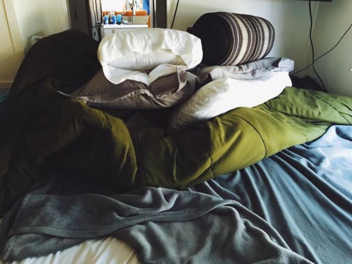 Школьный автобус превратили в комфортный дом на колесах