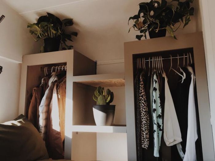 Школьный автобус превратили в комфортный дом на колесах