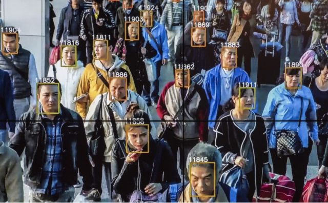 Китайская система распознавания лиц помогла задержать подозреваемого прямо на концерте