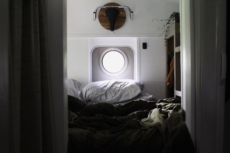 Кочевой дом из старого автобуса для семьи с тремя детьми