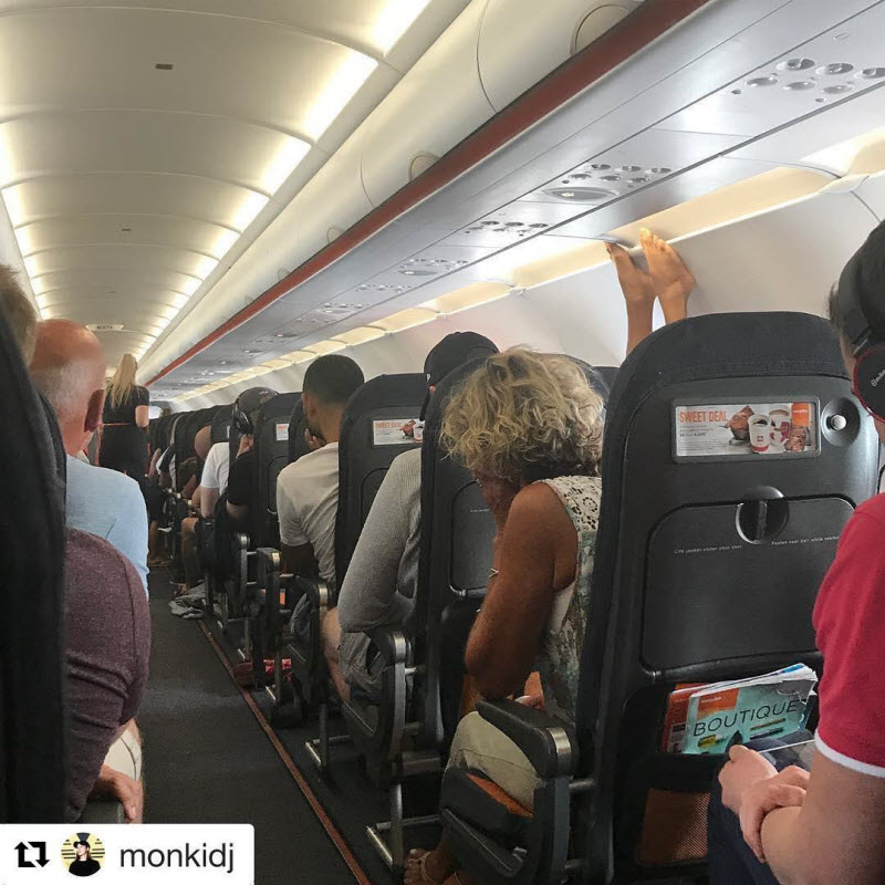 Американская стюардесса делится в инстаграме фотографиями самых отвратительных пассажиров